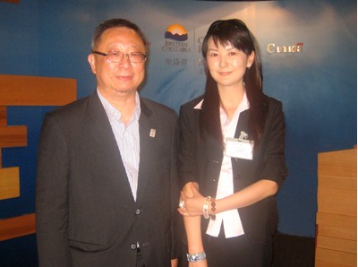 09年10月：戚燕与加BC省投资移民处负责人S.P. POON先生 