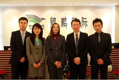 10年12月：美国纽约市政府官员（中）访问鲲鹏总部 