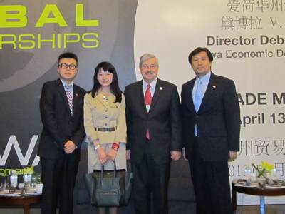 13年4月：鲲鹏高层会晤美国爱荷华州州长 